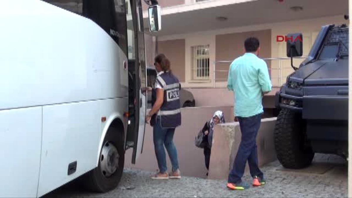 İzmir Zabıt Katipleri Adliyeye Sevk Edildi