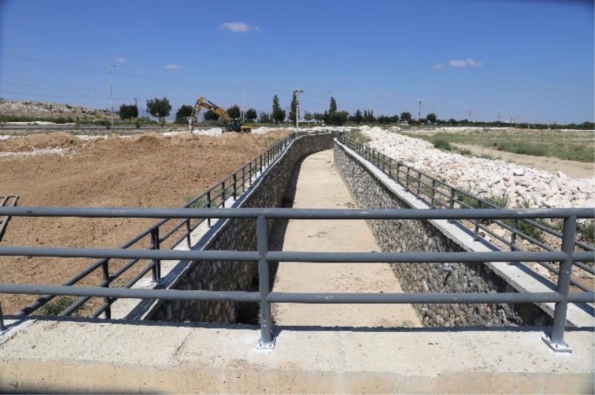 Karaman\'da Taşkın Suyu Önleme Projesinde Çalışmalar Devam Ediyor