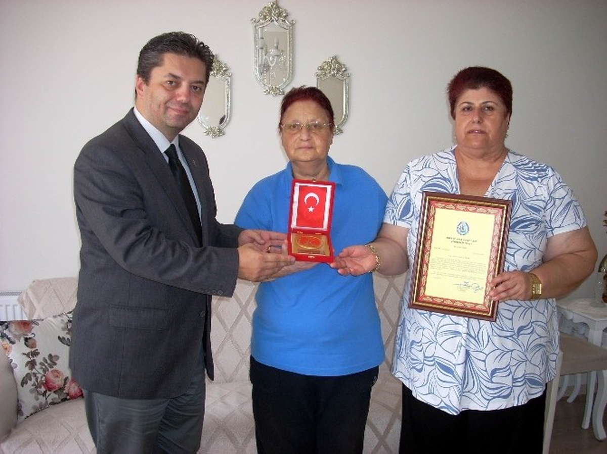 Kız Kardeşlerden Mehmetçik Vakfı\'na Önemli Bağış