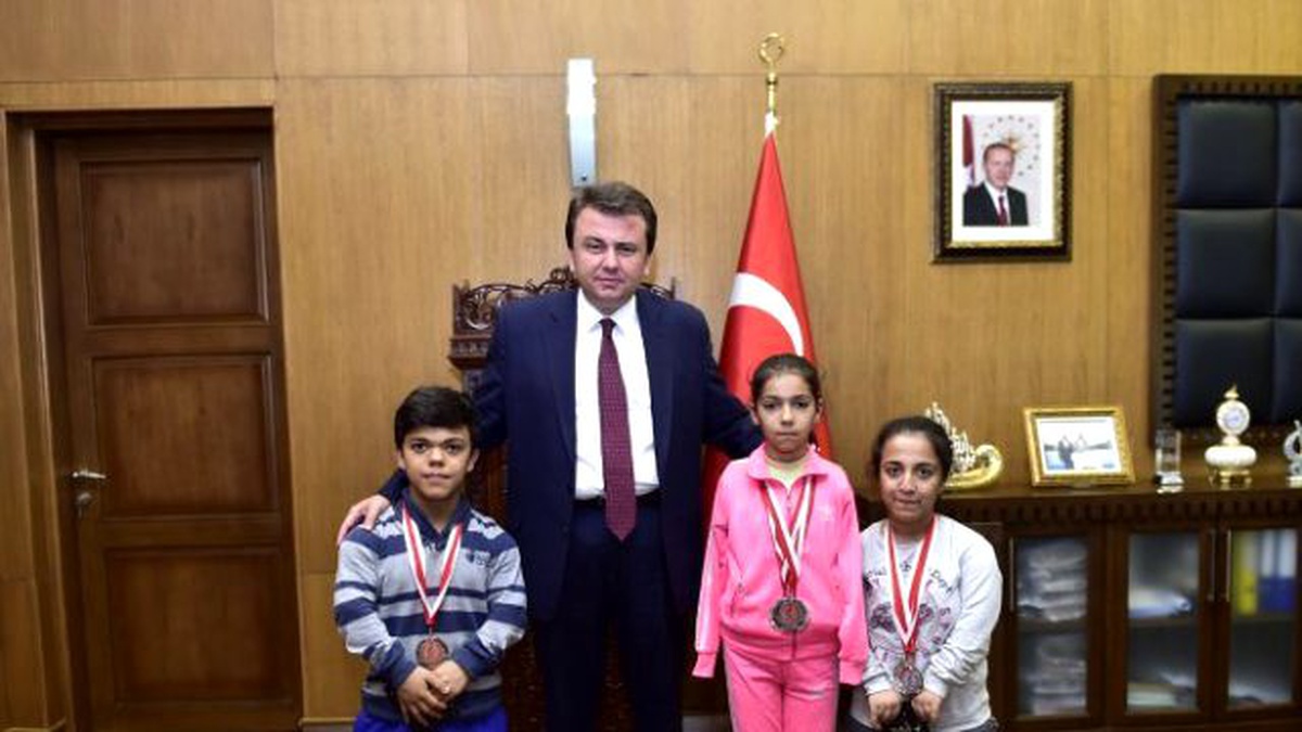Milli Yüzücü Öztürk, Erkoç\'u Ziyaret Etti