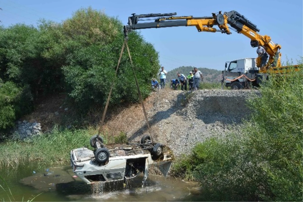 Ortaca\'da Otomobil Su Çukuruna Uçtu: 1 Ölü