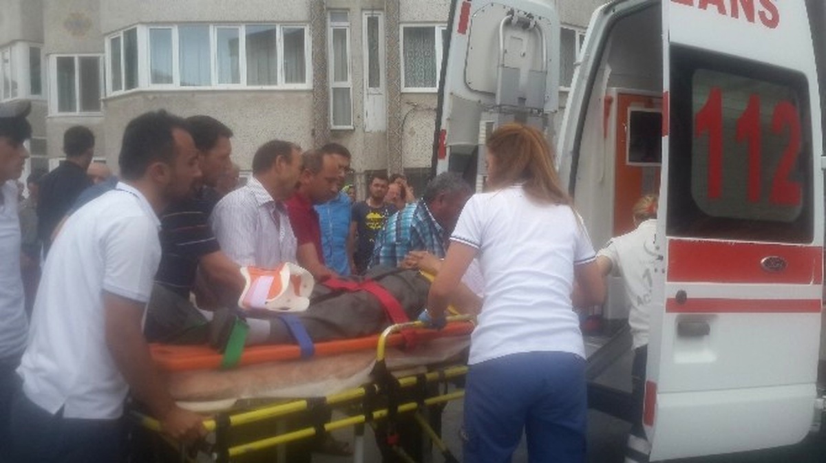 Otomobil ile Motosiklet Çarpıştı: 1 Yaralı