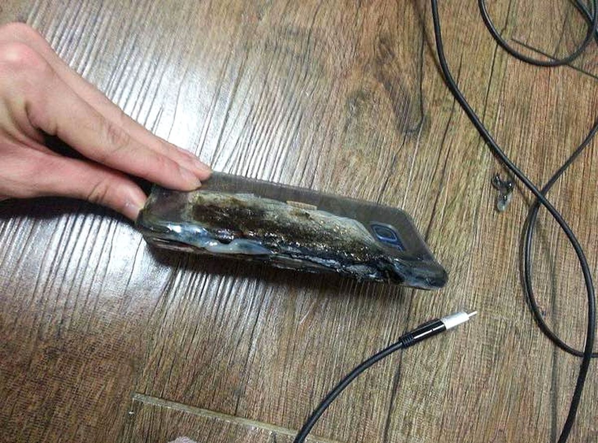 Samsung Galaxy Note 7, Şarj Olduğu Sırada Patladı