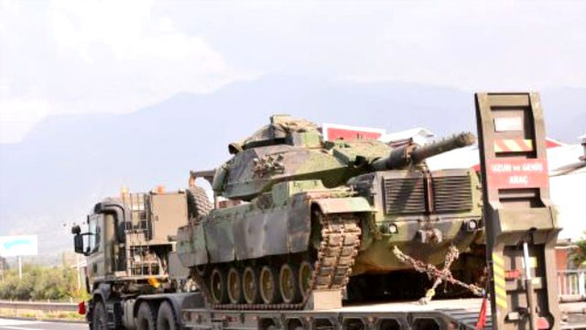 Suriye Sınırına Tank Sevkiyatı Sürüyor