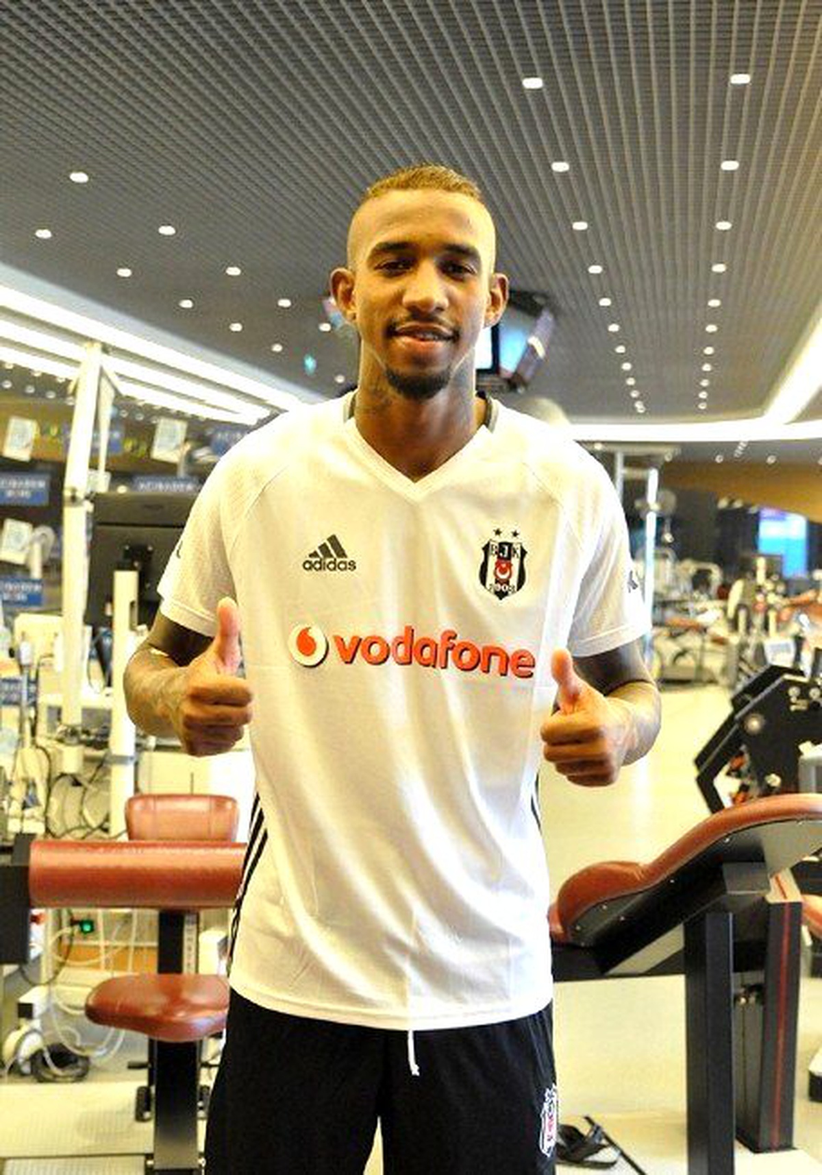 Beşiktaş Talisca\'yı Renklerine Bağladı