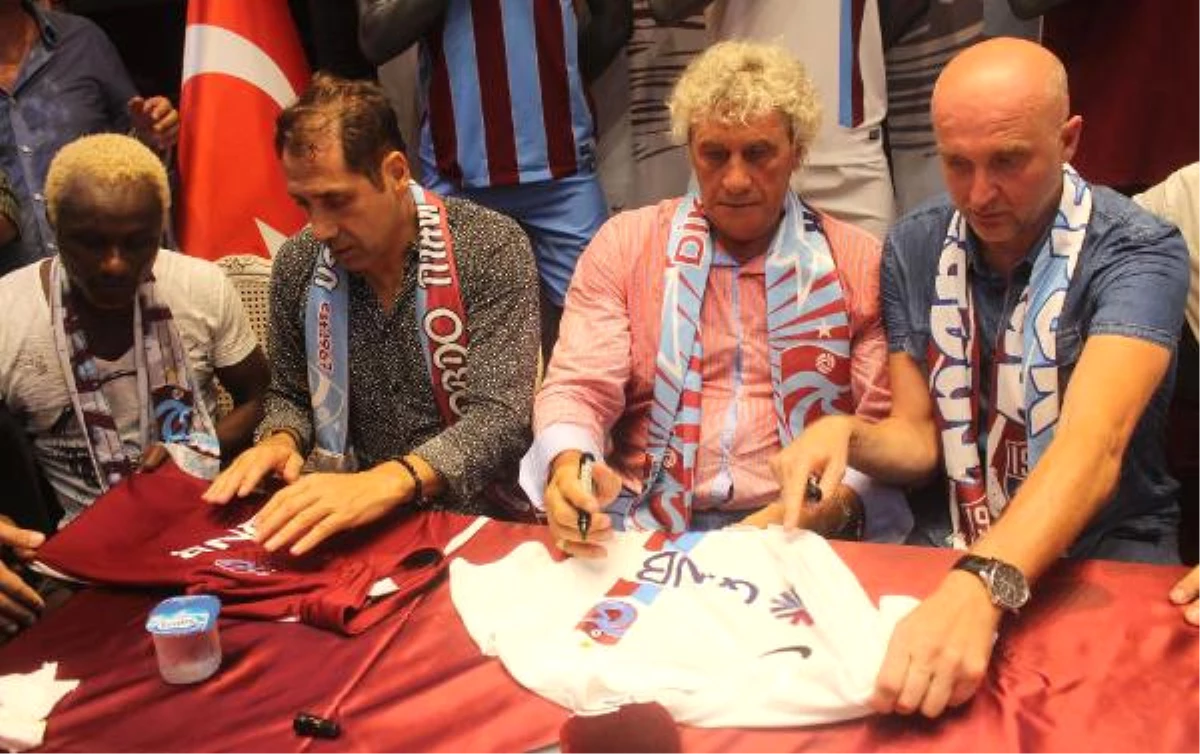 Trabzonspor\'un Eski Futbolcuları Taraftarla Buluştu