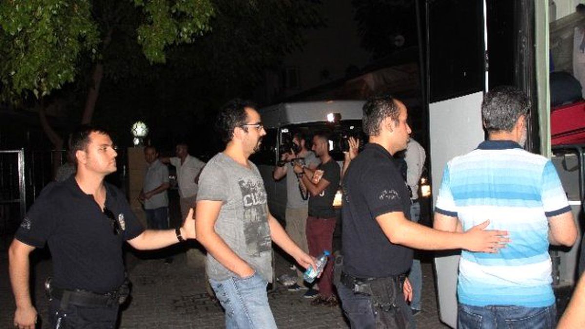 Adana\'da 13 Kişi, Fetö\'den Tutuklandı