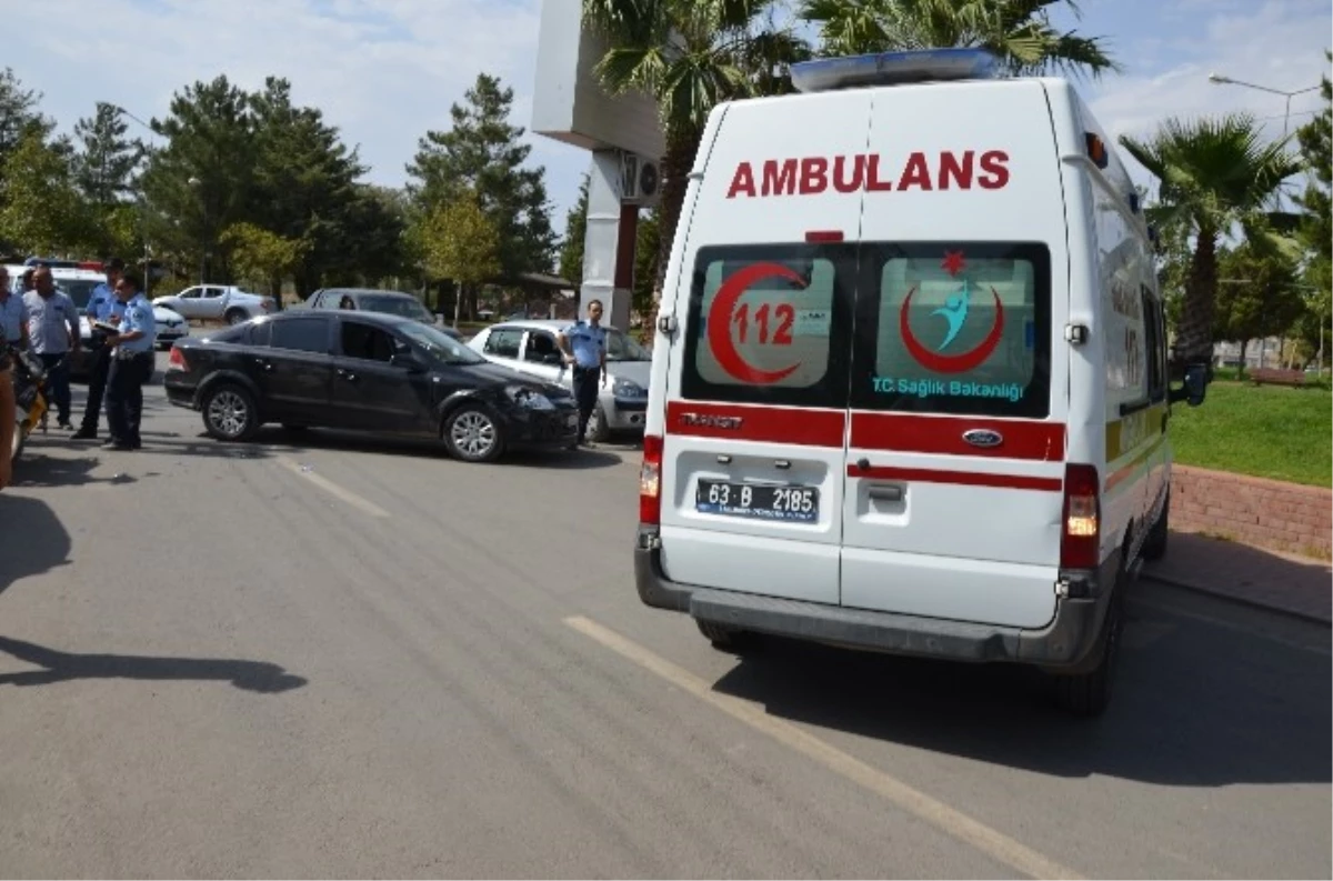 Virajı Alamayan Sürücü Zincirleme Kazaya Sebep Oldu