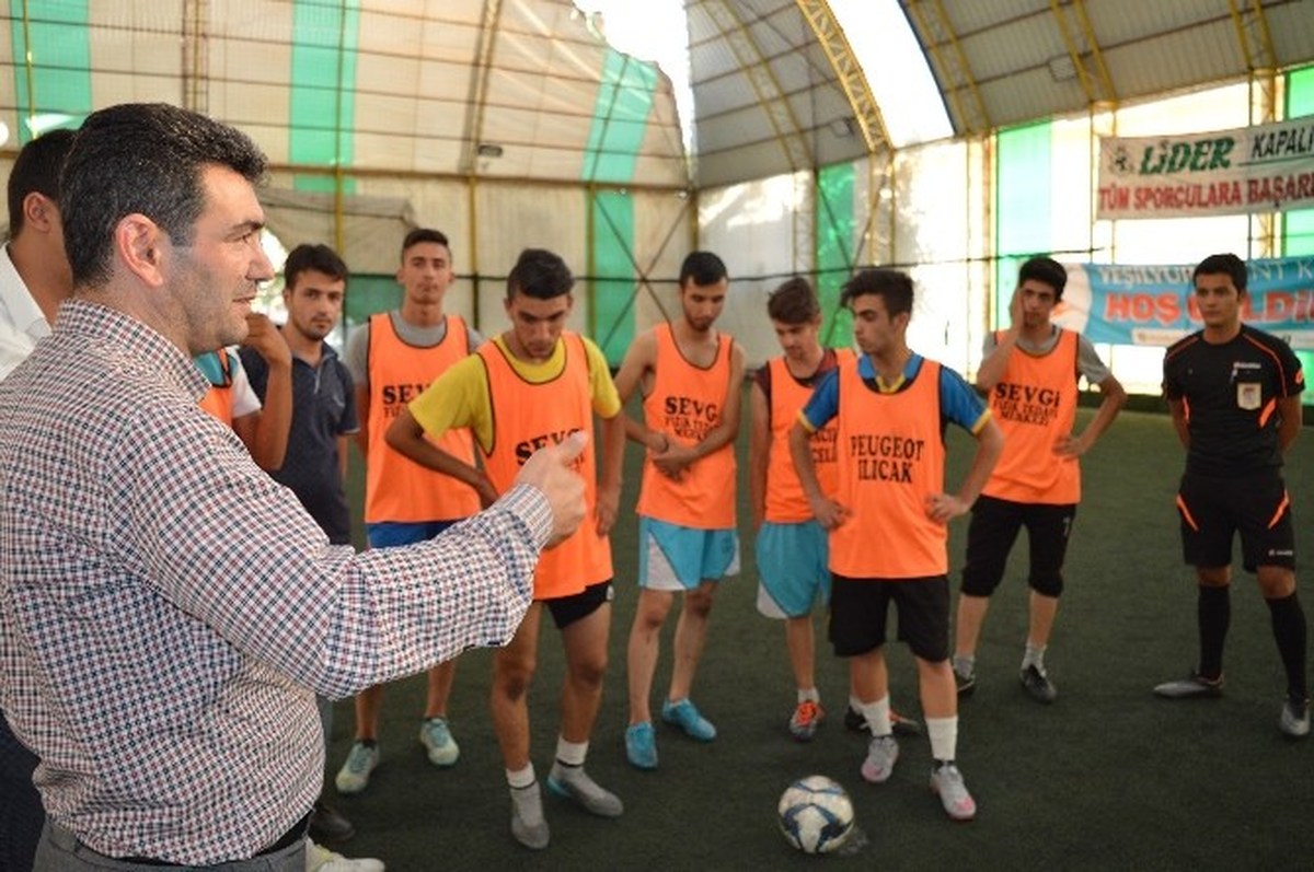 Yeşilyurt Kent Konseyi\'nin \'Mahalleler Arası Futbol Turnuvası\' Başladı