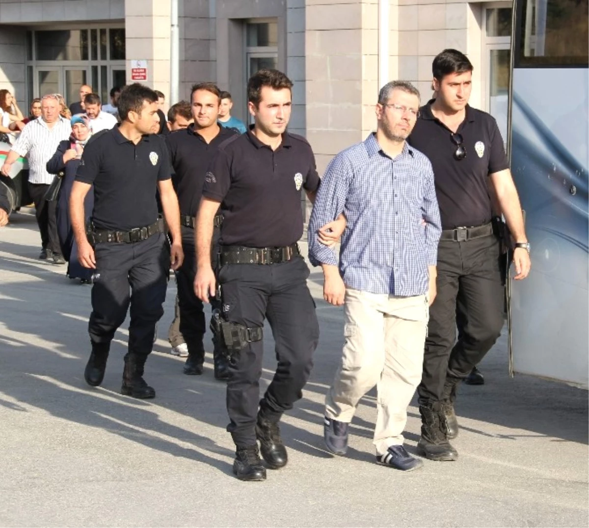 Yozgat\'ta Fetö\'den 11 Emniyet Mensubu Tutuklandı