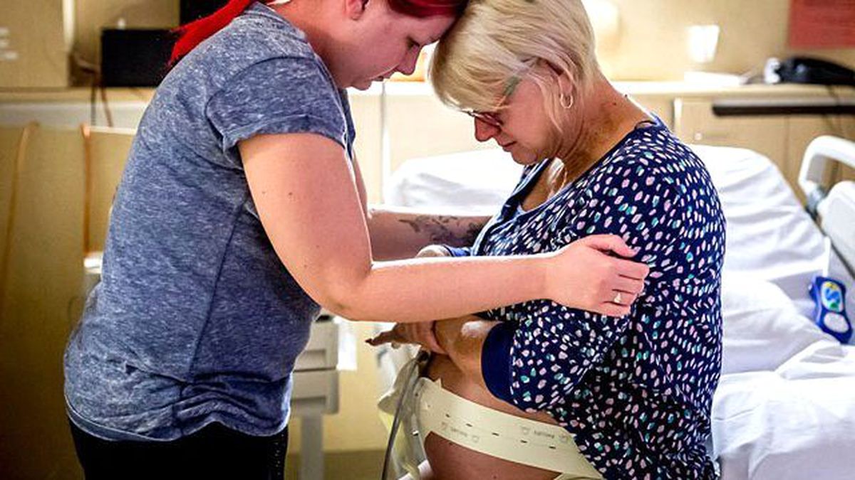 46 Yaşındaki Kadın Kendi Torununu Doğurdu