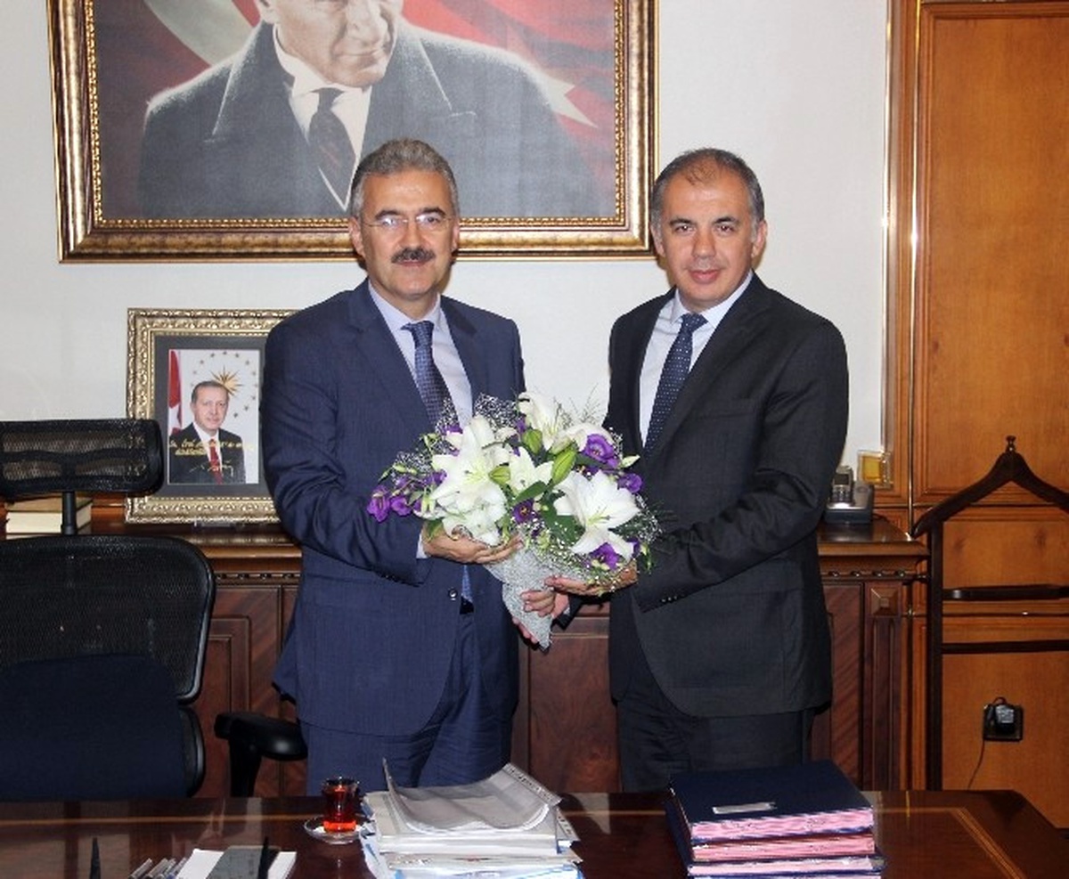 AK Parti\'den Vali Ayyıldız\'a Teşekkür Ziyareti
