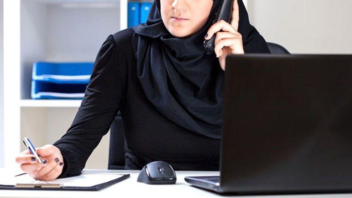 Almanya'da Başörtülü Stajyerin Görevine Son Verildi