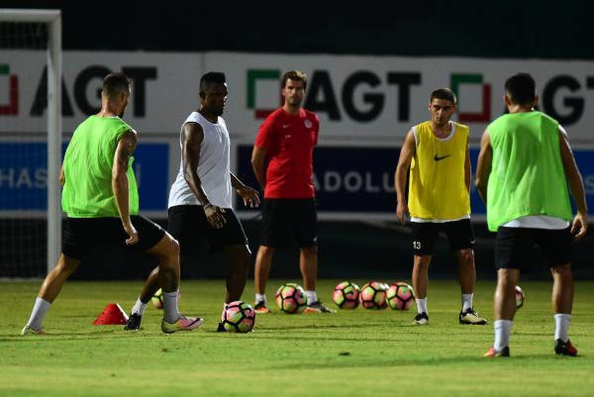 Antalyaspor\'da Neşeli Antrenman