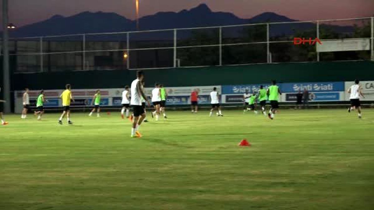 Antalyaspor\'da Neşeli Antrenman