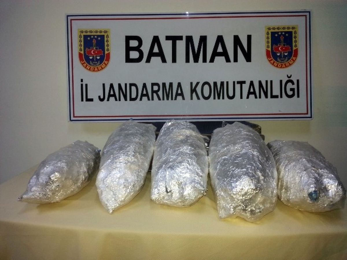 Batman\'da Kaçak Sigara ve Uyuşturucu Operasyonu