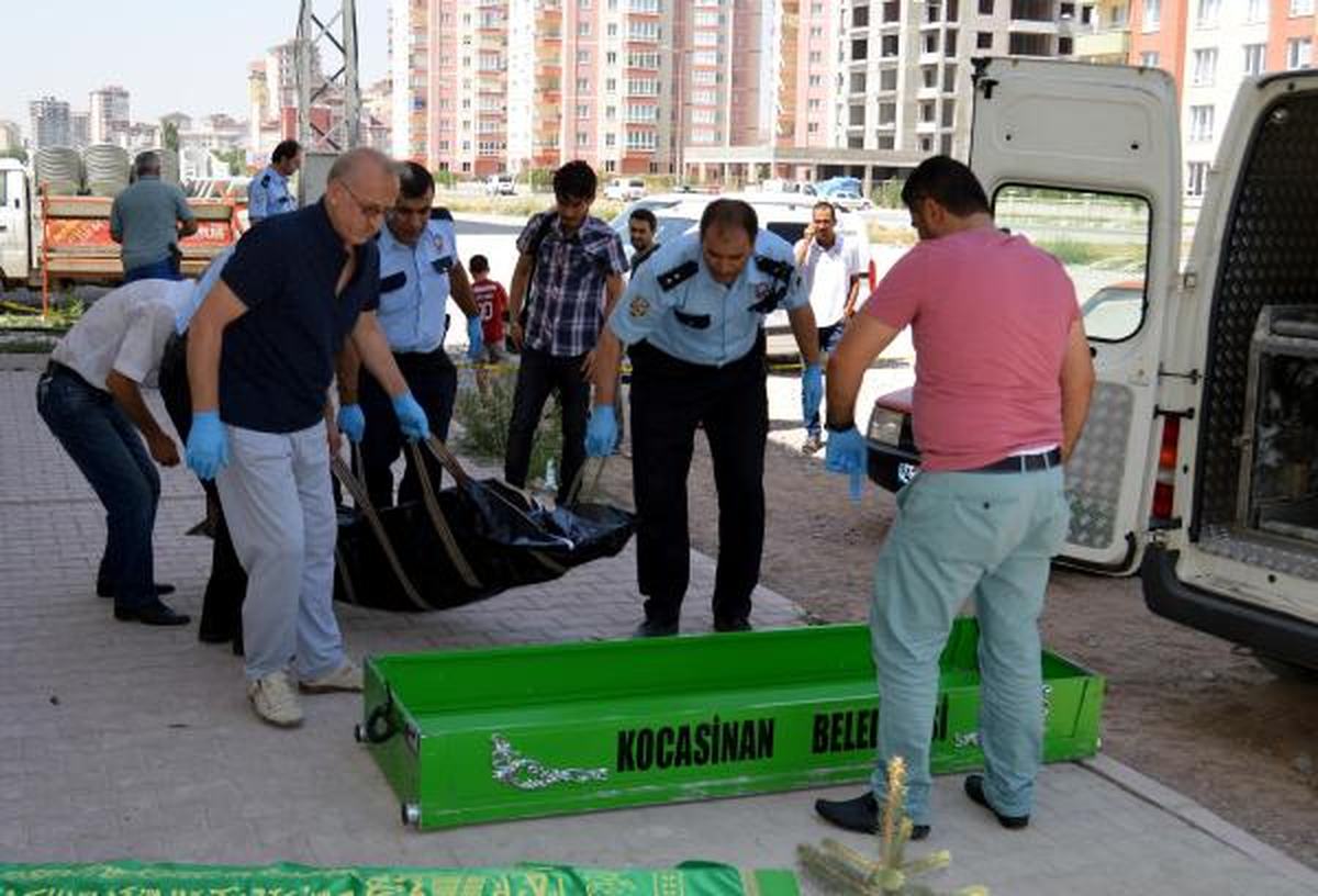 Çatıdan Daireye İnmeye Çalışırken Düşüp Öldü