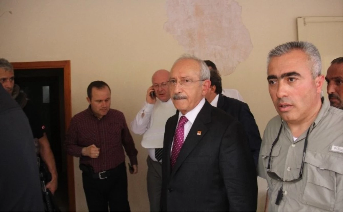 CHP Lideri Kılıçdaroğlu Zırhlı Araçla Çatışma Bölgesinden Çıkartıldı