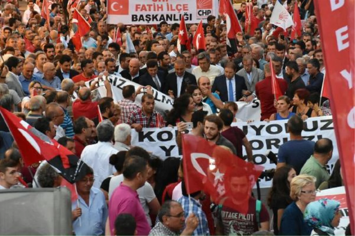 CHP\'liler Kılıçdaroğlu\'na Yapılan Saldırıyı Protesto Etti