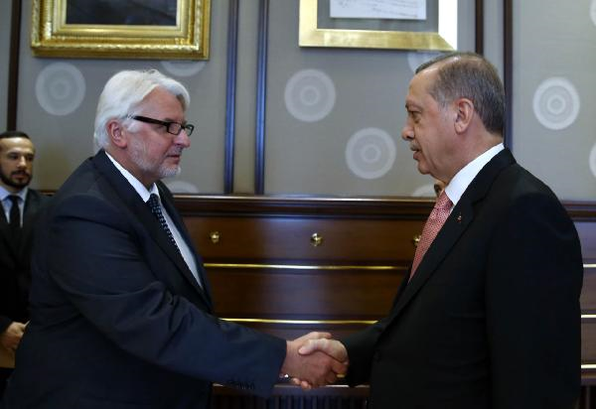 Erdoğan, Romanya ve Polonya Dışişleri Bakanını Kabul Etti