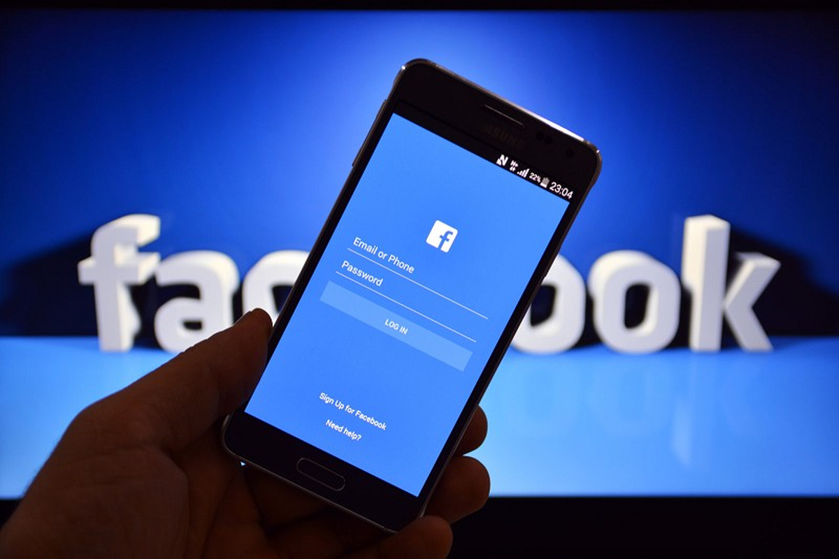 Facebook, Zorla Dinletecek!