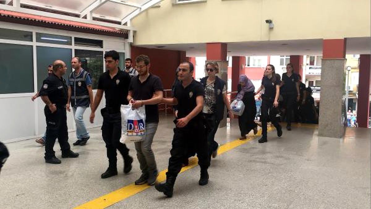 Fetö Soruşturmasında Gözaltına Alınan Akademisyenler Adliyeye Sevk Edildi