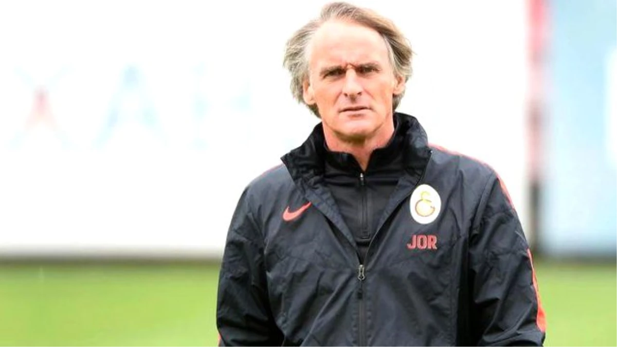 Galatasaray'da Riekerink İdman Sırasında Oyunculara Sesini Yükseltti