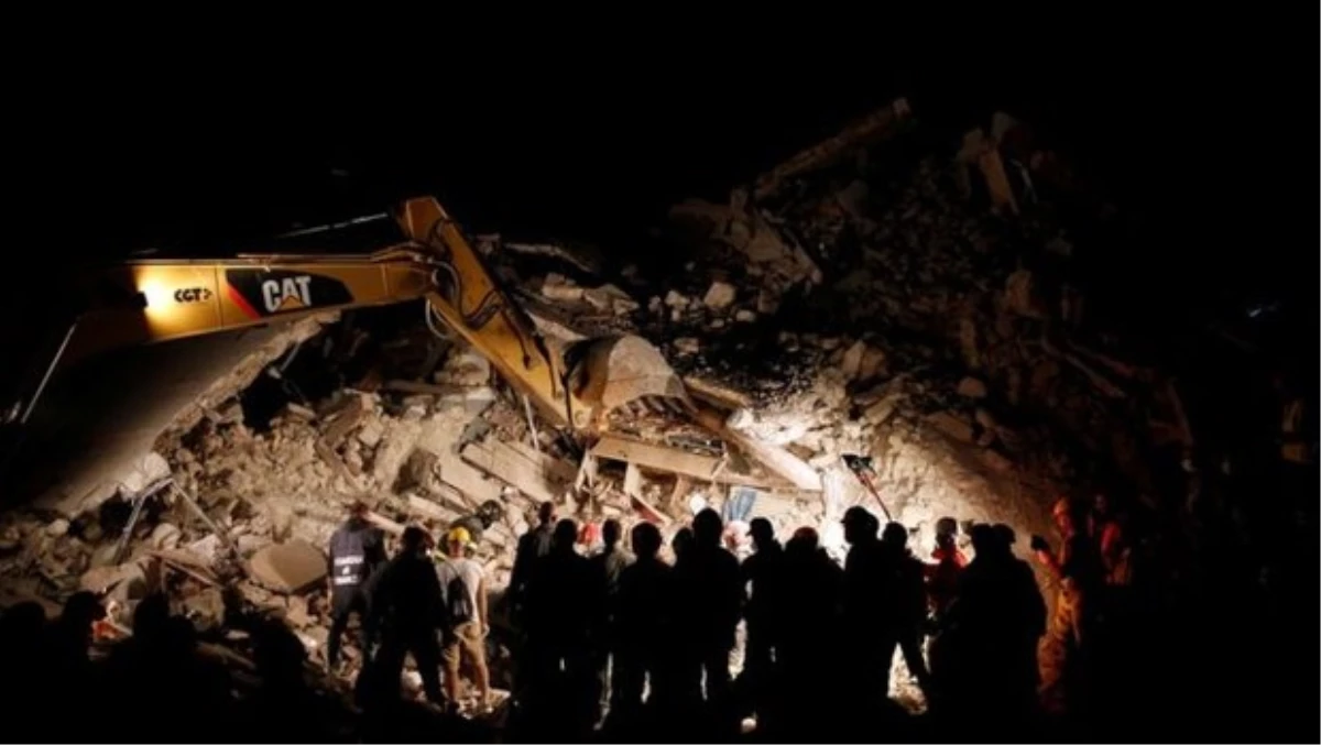İtalya\'da Deprem: Ölü Sayısı 247 Oldu