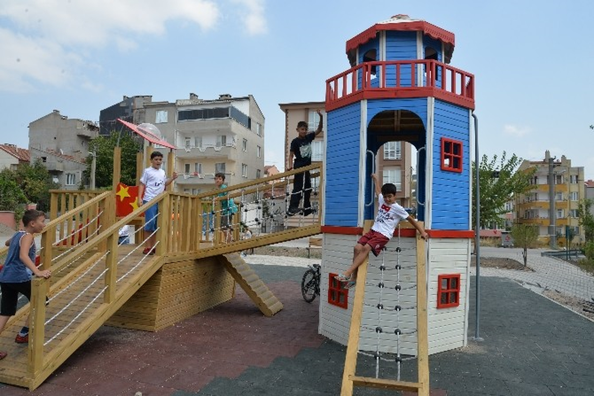 Karesi Parklarıyla Çok Daha Renkli