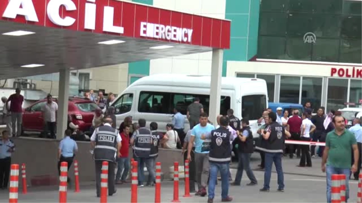 Kılıçdaroğlu\'nun Konvoyuna Saldırı - Yaralı Askerlerin Devlet Hastanesi\'ne Getirilmesi
