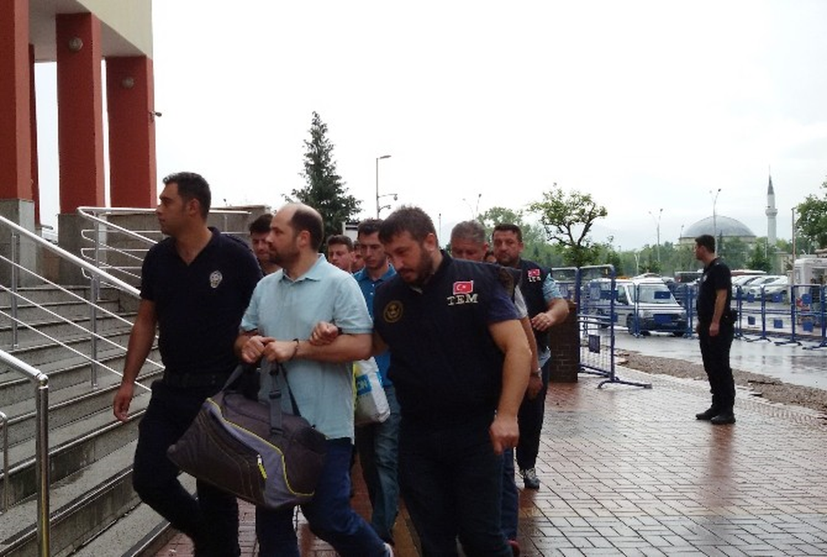 Kocaeli\'de 10 Asker Adliyeye Sevk Edildi