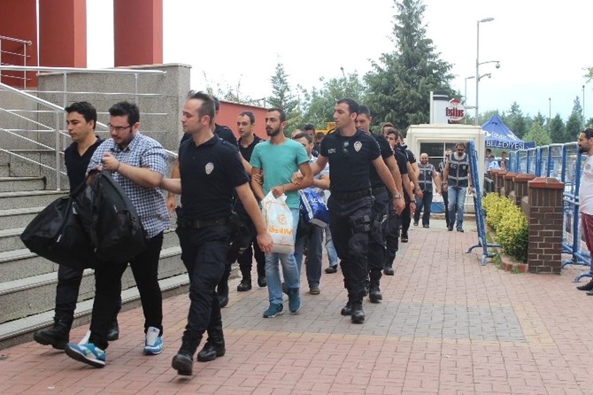 Kocaeli\'de 26 Akademisyen Adliyeye Çıkarıldı