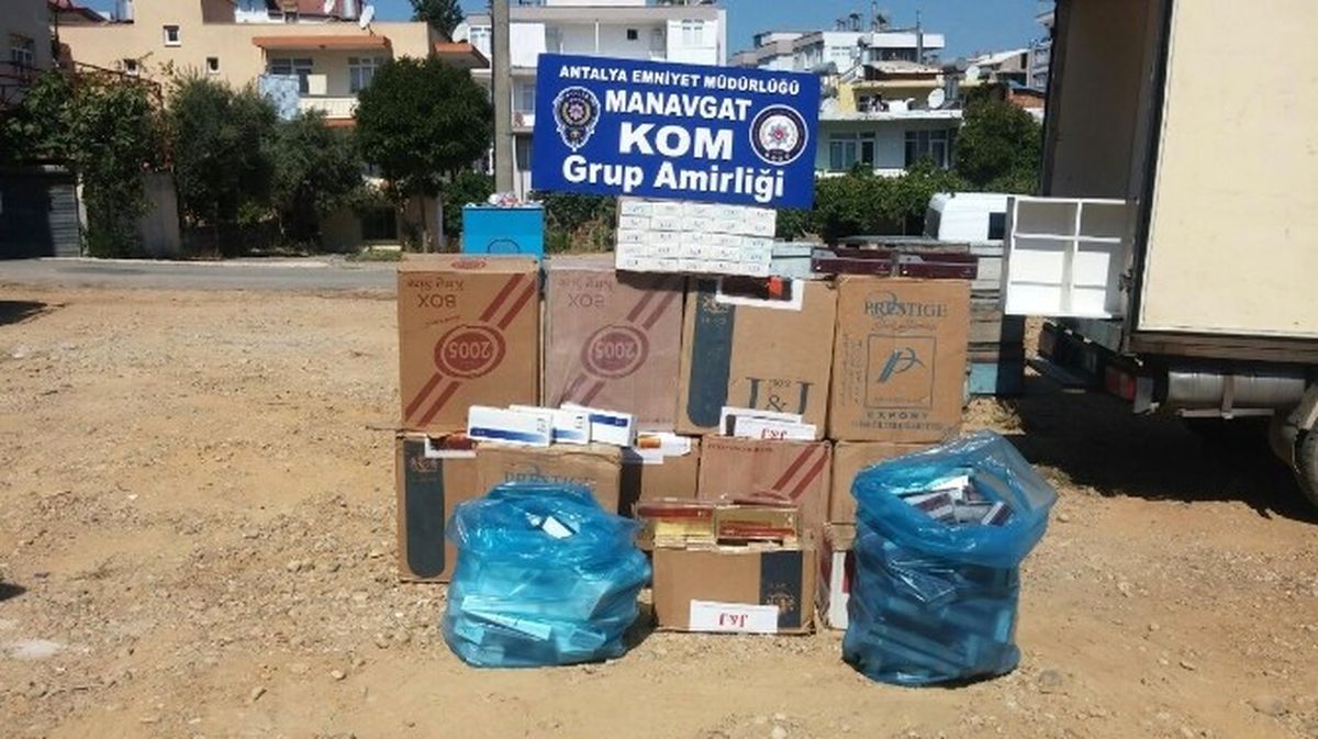 Manavgat\'ta 6 Bin Paket Kaçak Sigara Ele Geçirildi