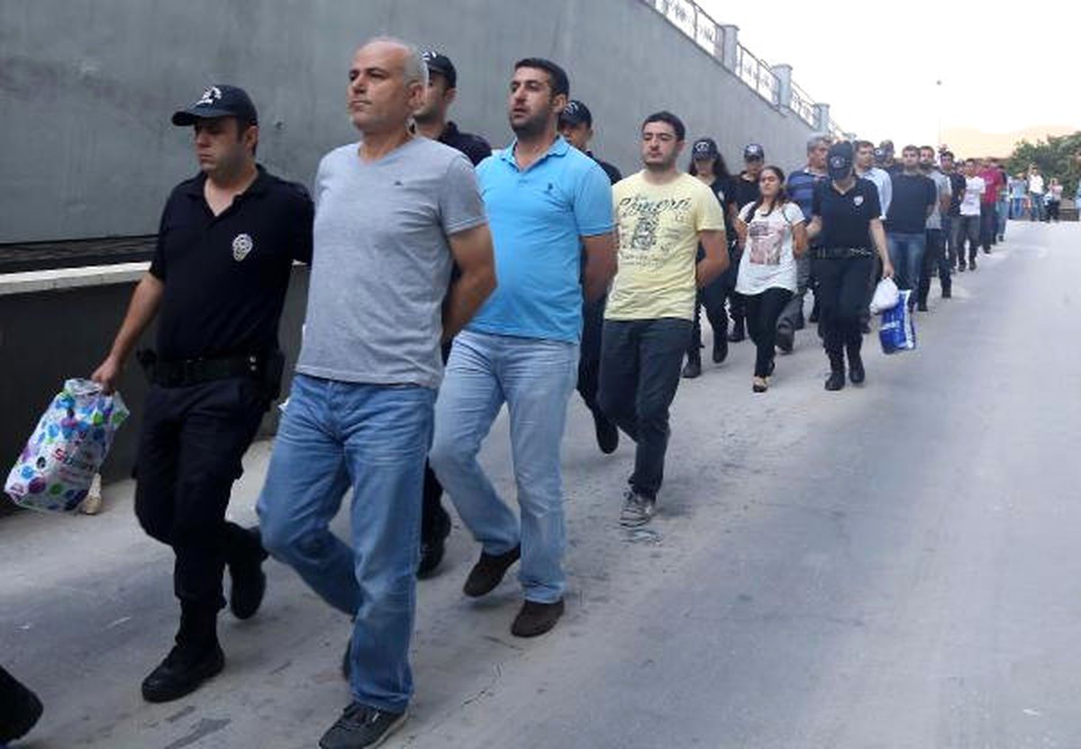 Mersin\'de 25 Polis Adliyeye Sevk Edildi