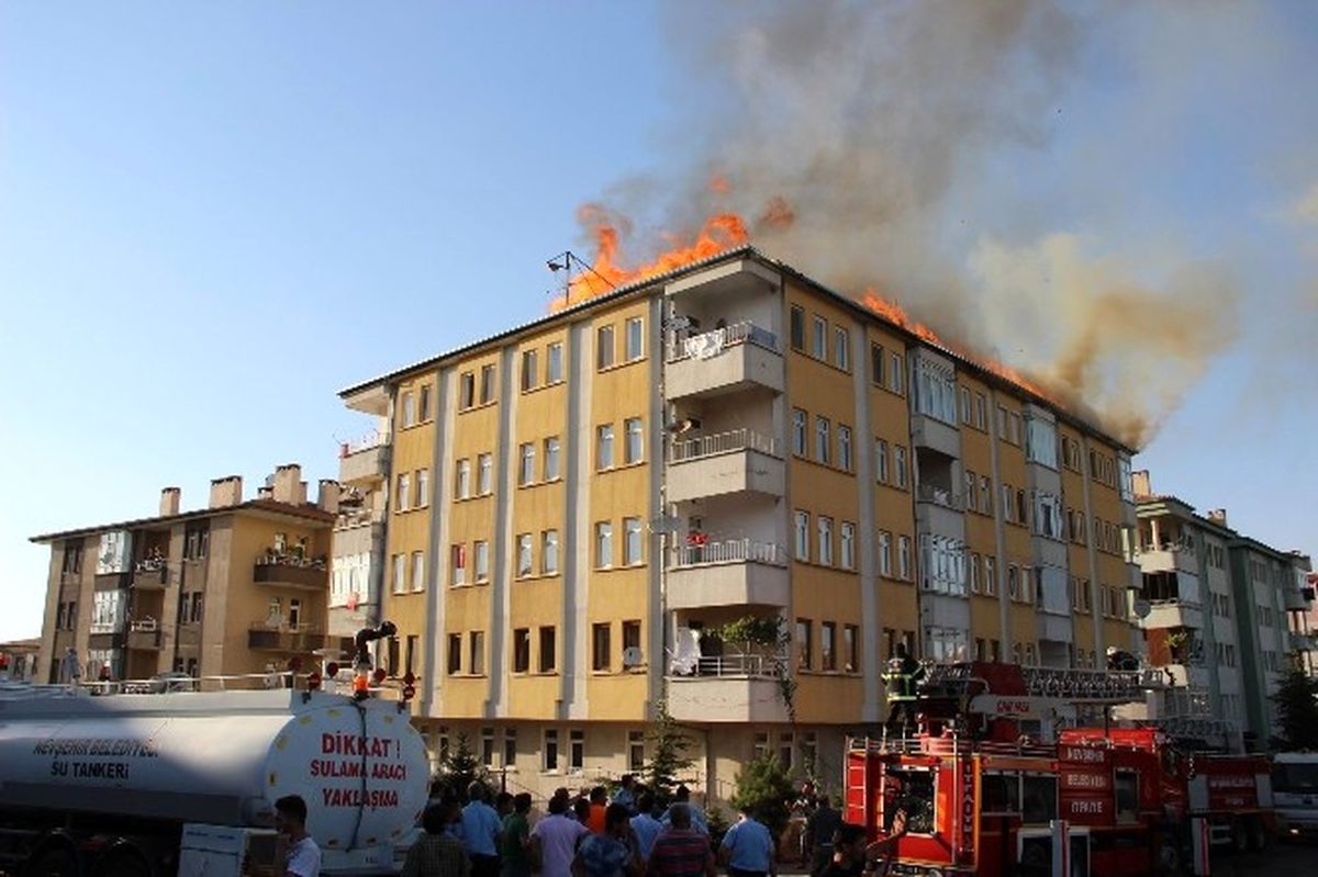 Nevşehir\'de Aparmanda Çıkan Yangın Korkuttu