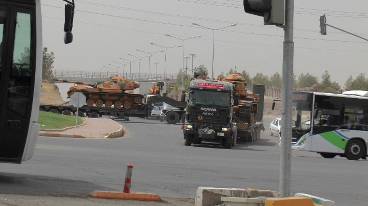 Suriye Sınırına Tank Sevkıyatı