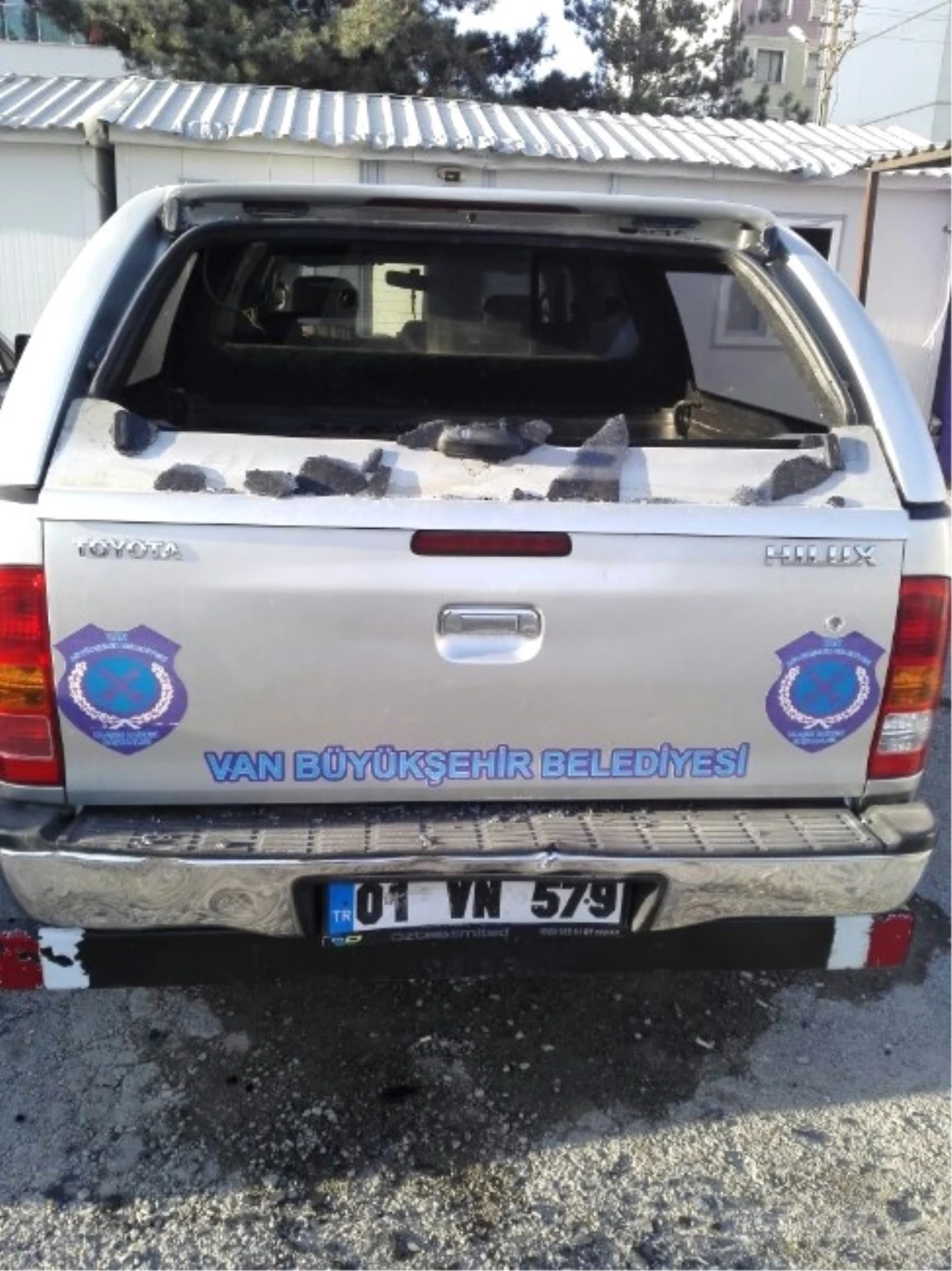 PKK\'nın Attığı 4 Havan Mermisi Belediye Garajına Düşmesi Sonucu Çok Sayıda Araç Hasar Gördü