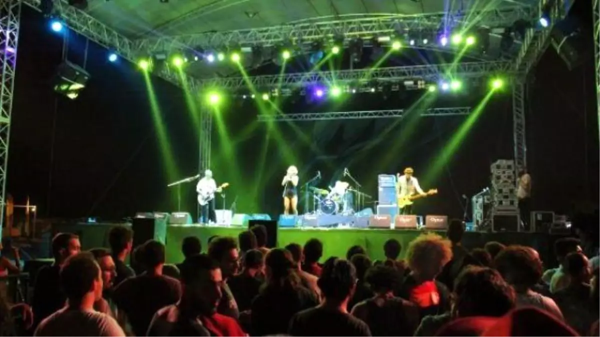 Zeytinli Rock Festivali" Başladı