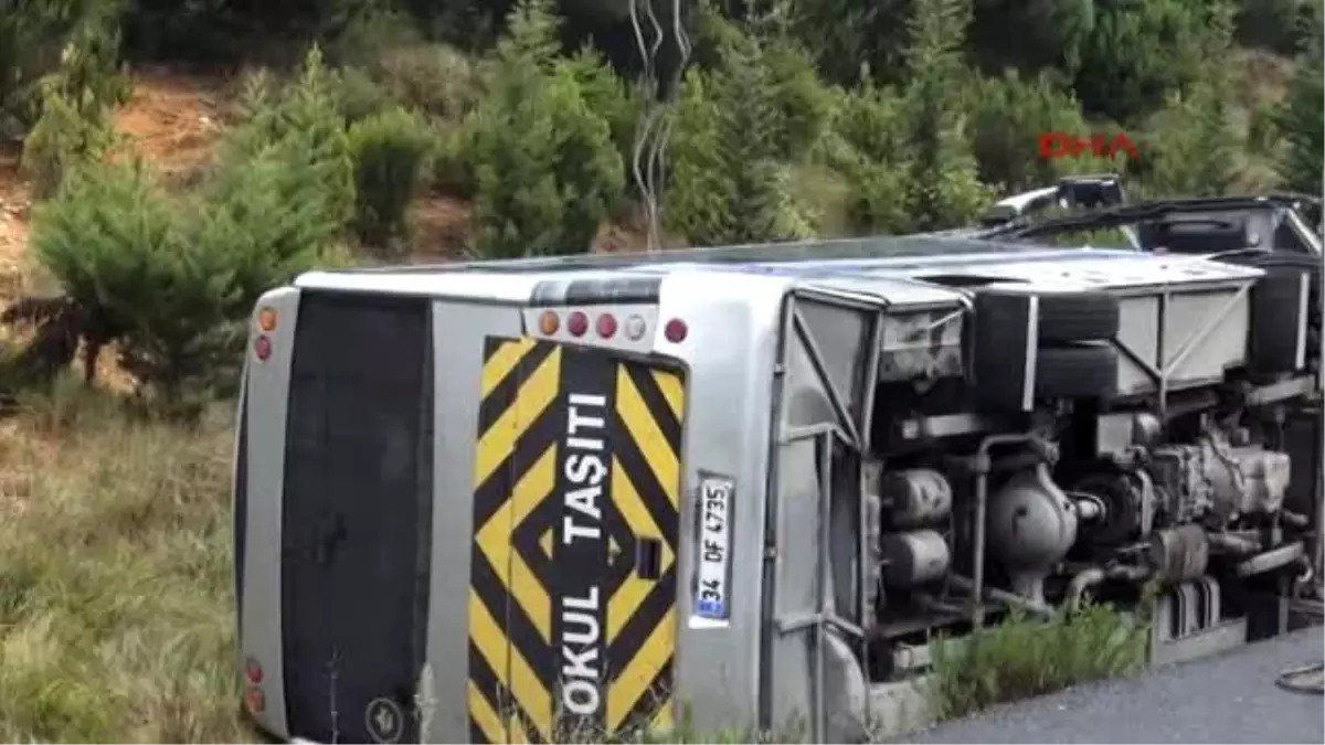 Şile Yolunda Servis Minibüsü Devrildi; 1 Kişi Öldü 4 Kişi Yaralandı