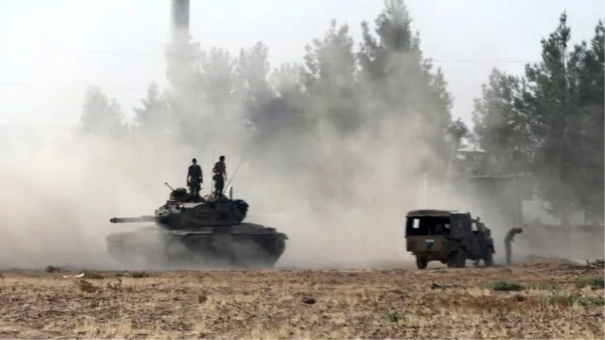 Suriye\'ye Giren Tank Taburu Mehter Marşıyla Yola Çıktı