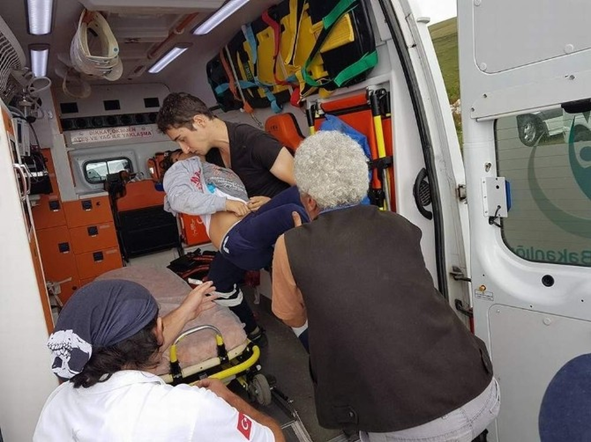 Trabzon\'da Yaylaya Çıkan Arap Turist Kafilesinin Üzerine Yıldırım Düştü: 1 Arap Turist Yaralı