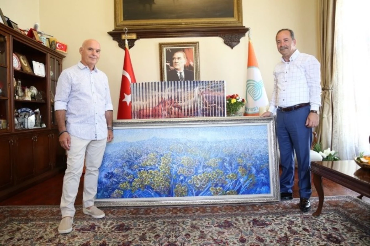 Ünlü Ressam Nalbantis, Dünyanın İlk Dört Boyutlu Resmini Gürkan\'a Hediye Etti
