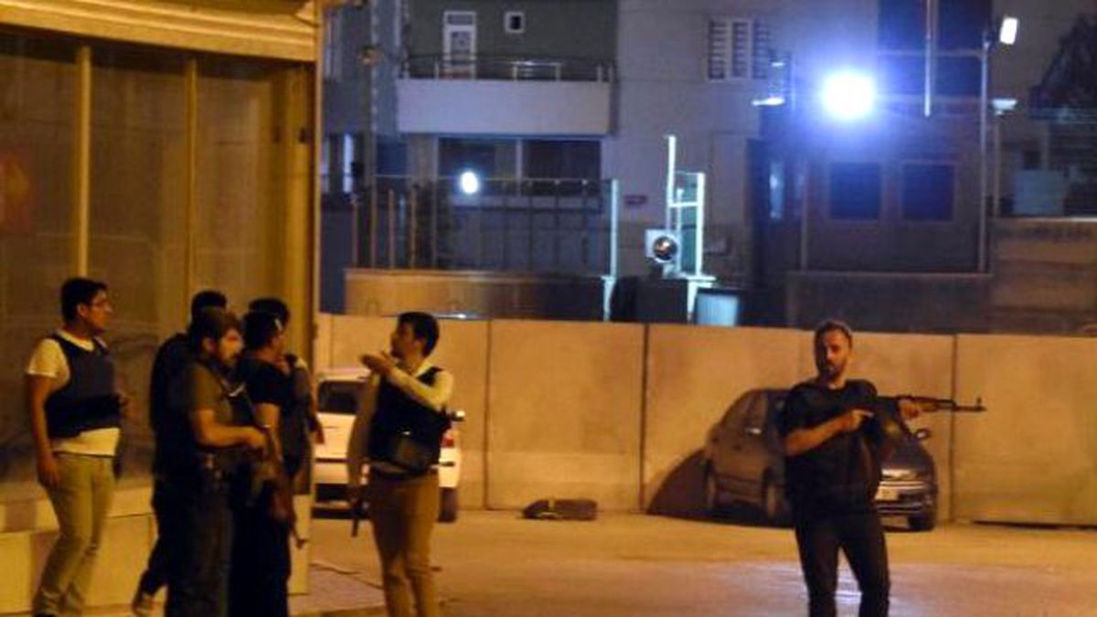 Van'da Polise Saldırı: 2'si Polis 4 Yaralı