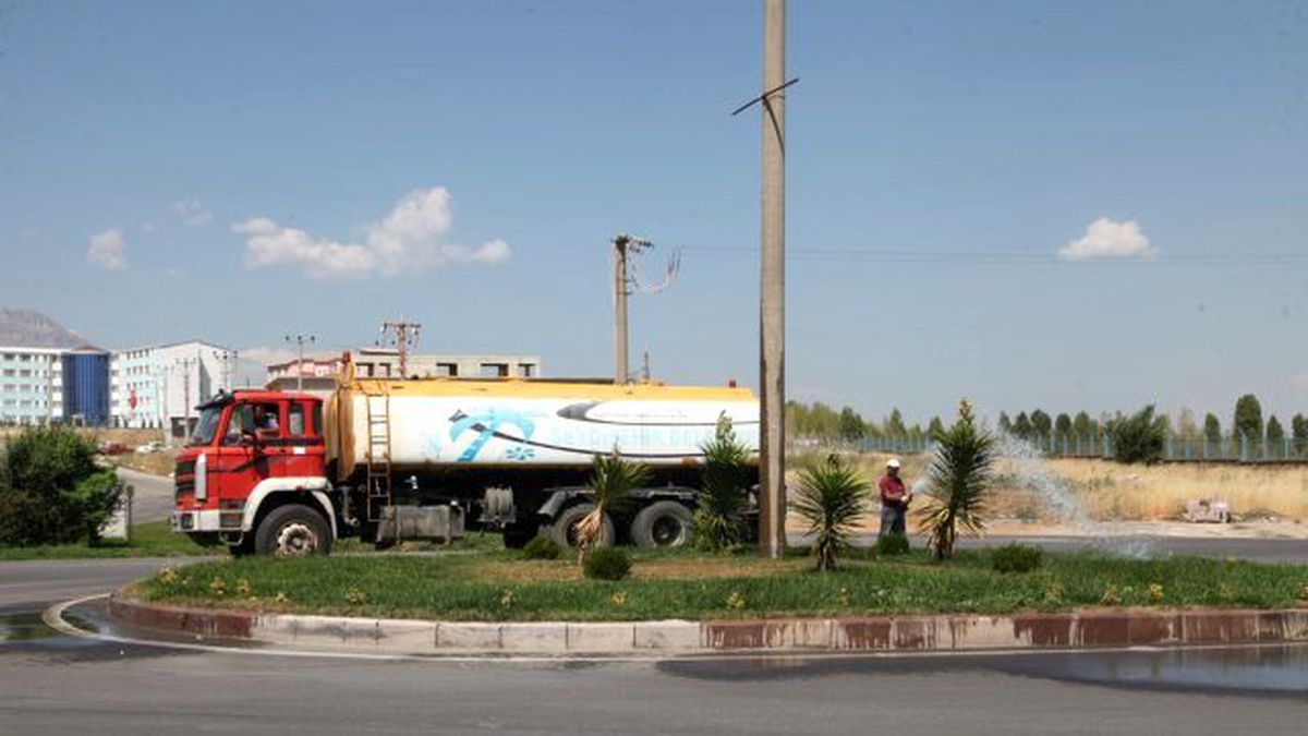 Yeşil Alanlar Sulanıyor