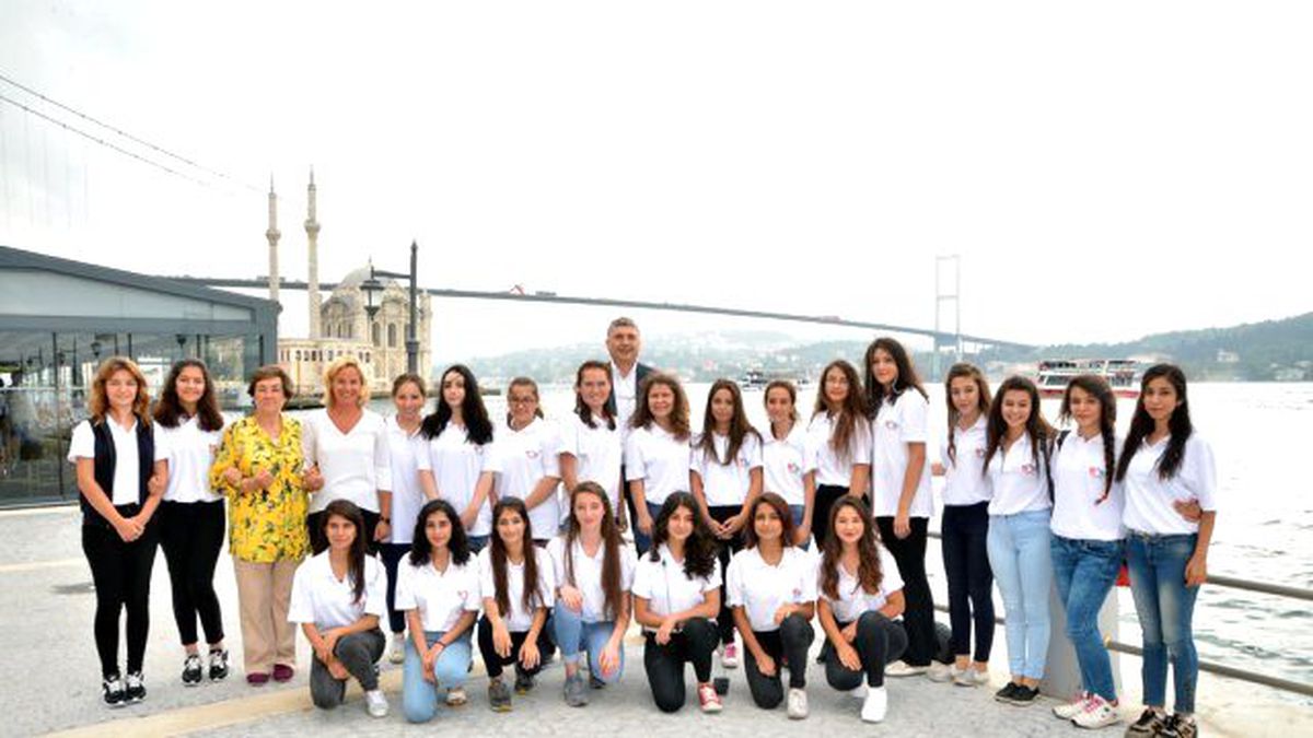 Yıldız Kızlar İstanbul\'da...