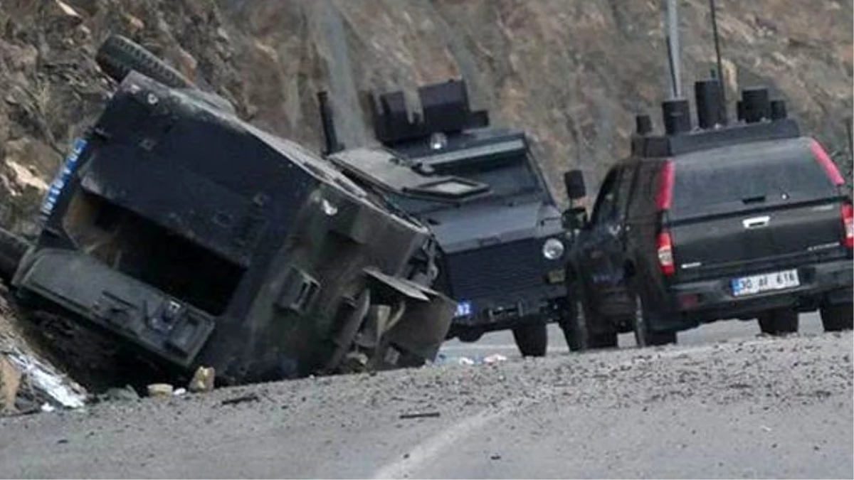 Hakkari\'de Zırhlı Araçlar Kaza Yaptı: 1 Polis Şehit