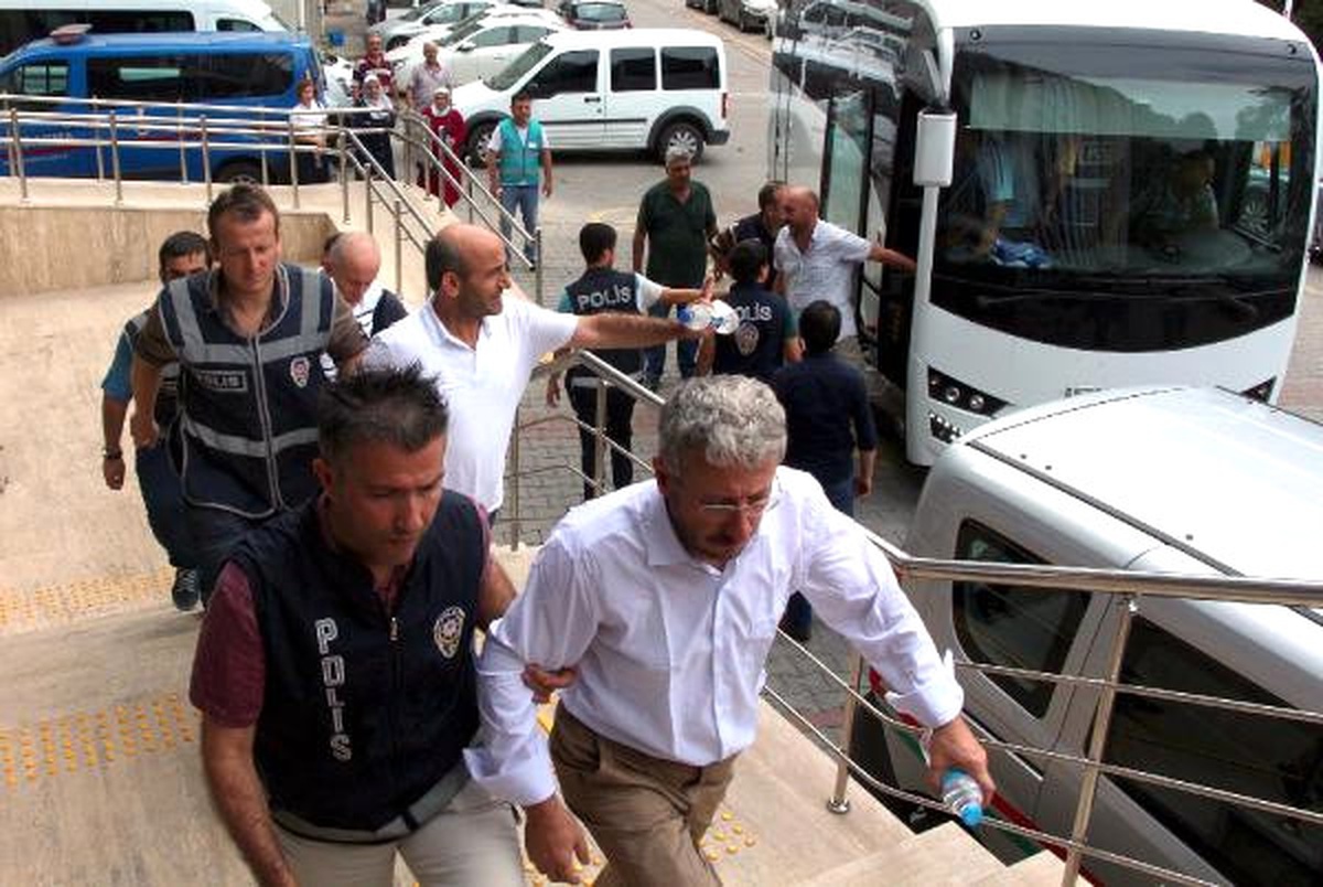 Zonguldak\'ta Fetö Soruşturmasında 10 Kişi Adliyede