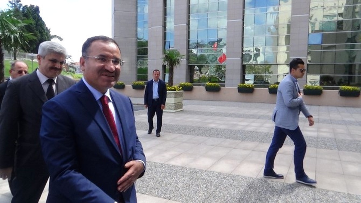 Adalet Bakanı Bekir Bozdağ İstanbul Adliyesi\'nde