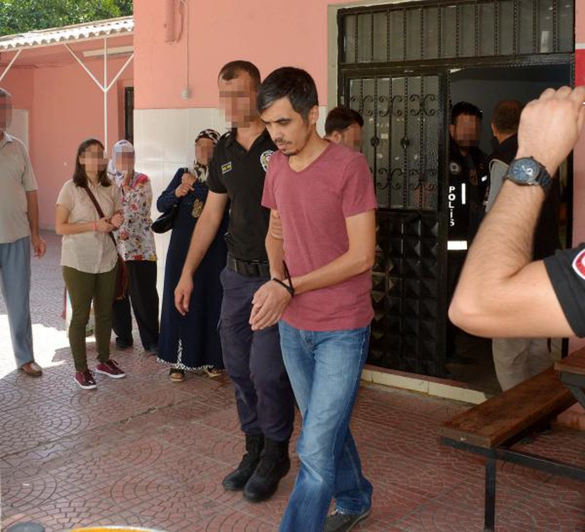 Adana\'da Fetö\'den 23 Polis Adliyeye Sevk Edildi