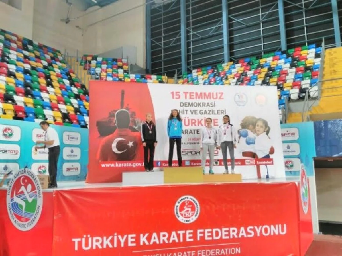 Anlamlı Turnuvada Kağıtspor\'da Yer Aldı